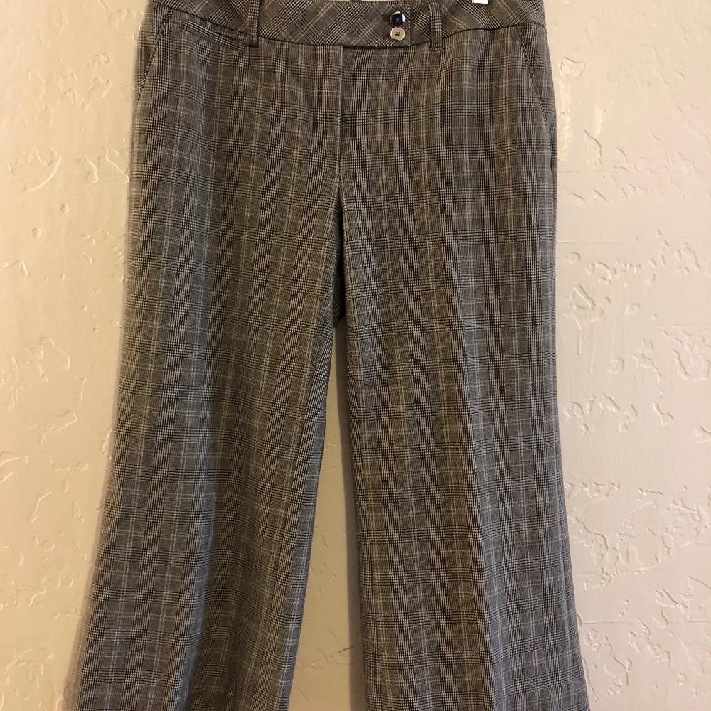 White House Black Market cropped, flare, size 8